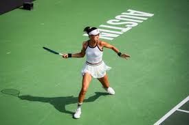 皇马后防问题严重，阿诺德伤缺，球员轮换困难，姆巴佩虽强但后防乏力，形势严峻。